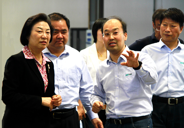 Member of CPPCC Standing Committee Jing Liang Visited LandGlass